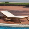 Ligstoel Met Meerdere Standen En Uitschuiftafeltje Tavira Van Acaciahout